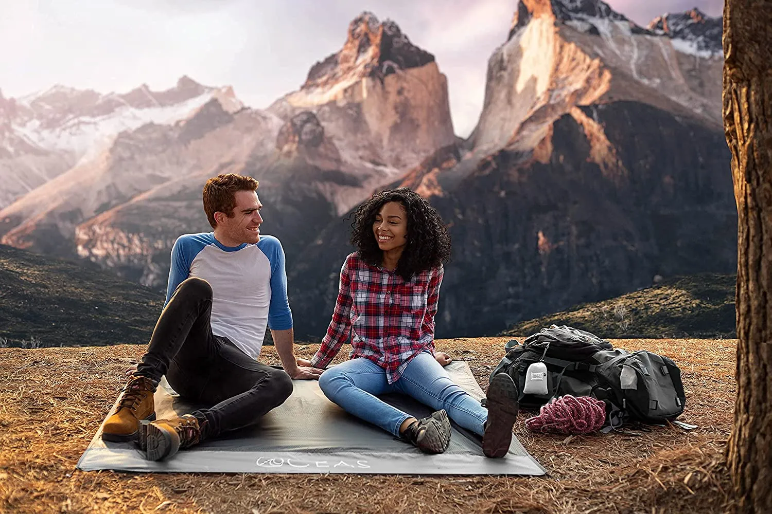 Oceas Outdoor Pocket Blanket - Ideal Sand Proof and Waterproof Picnic Blanket for Beach, Hiking, and Festival Use - Foldable and Compact Mat Easily Fits into Small Portable Bag